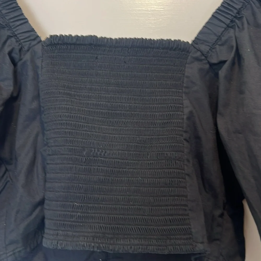 Abercrombie & Fitch black  Puff Sleeve cropped Blouse size small.